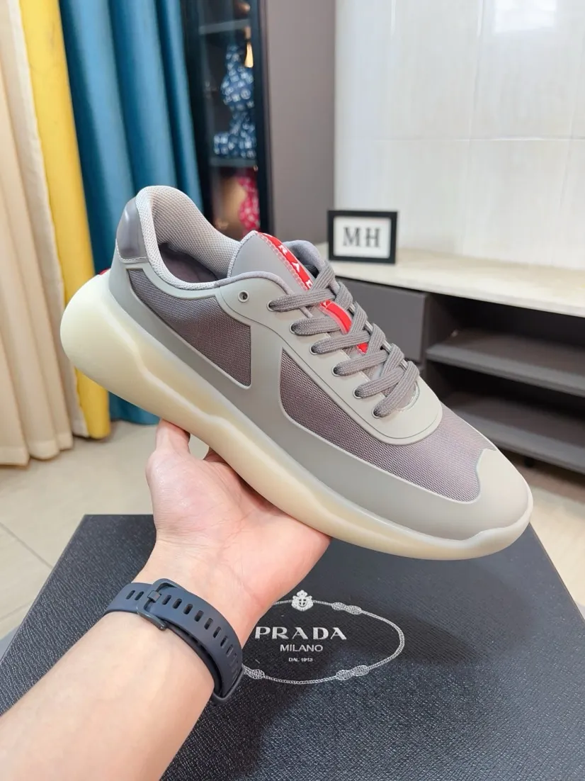 The ex-factory price is 680🌹🌹The high-quality new Prada (Prada) counters are launched simultaneously. The new men's shoes and 😘fabrics are selected from imported mesh and glue-spraying technology. Imported cowhide lining. 👍🏿High-end☄️Open-molded non-slip rubber outsole, exquisite lines, simple and elegant, comfortable and high-end for leisure travel. Code number: 38 to 44